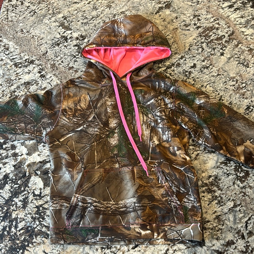 Realtree camo hoodie, size S